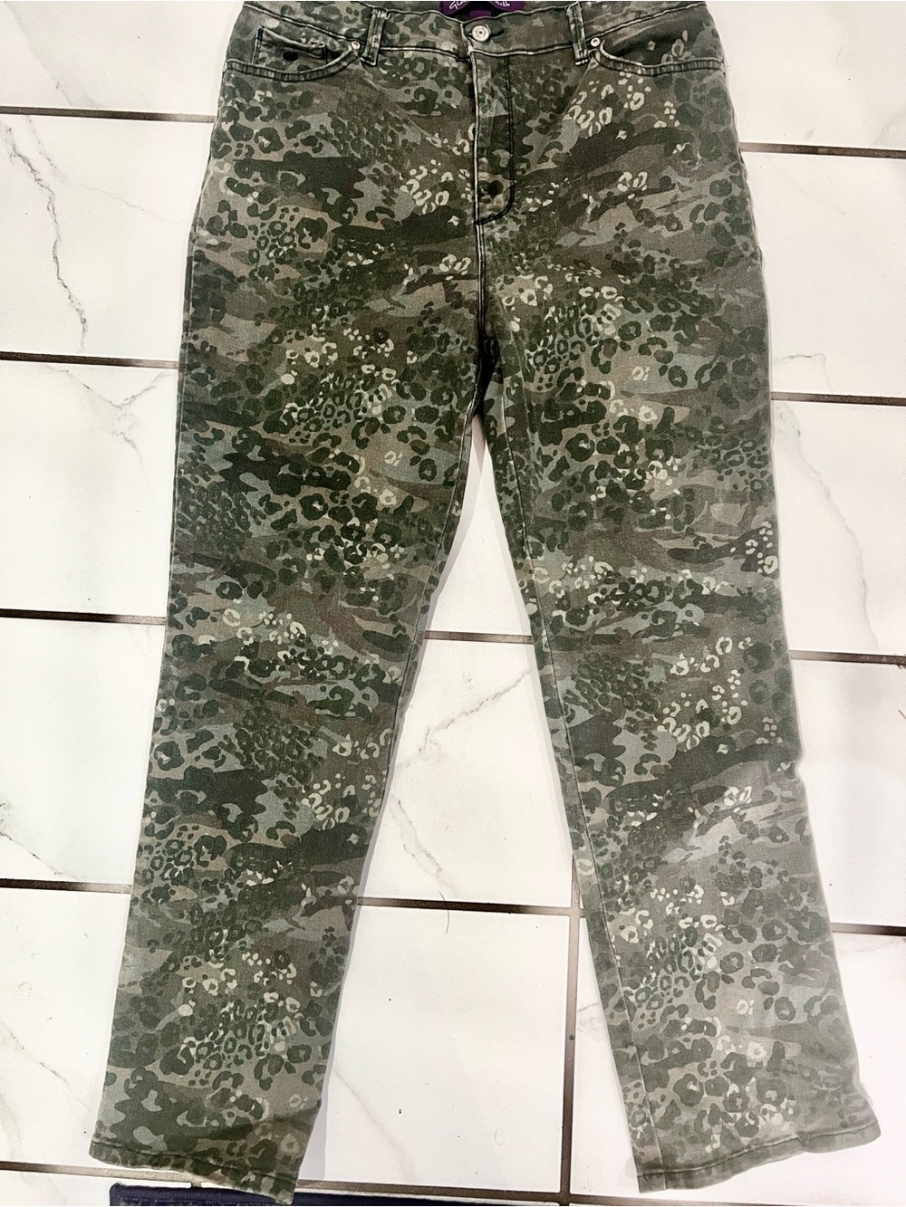 Gloria Vanderbilt Amanda Tapered Green Leopard Camo Jean- size 14